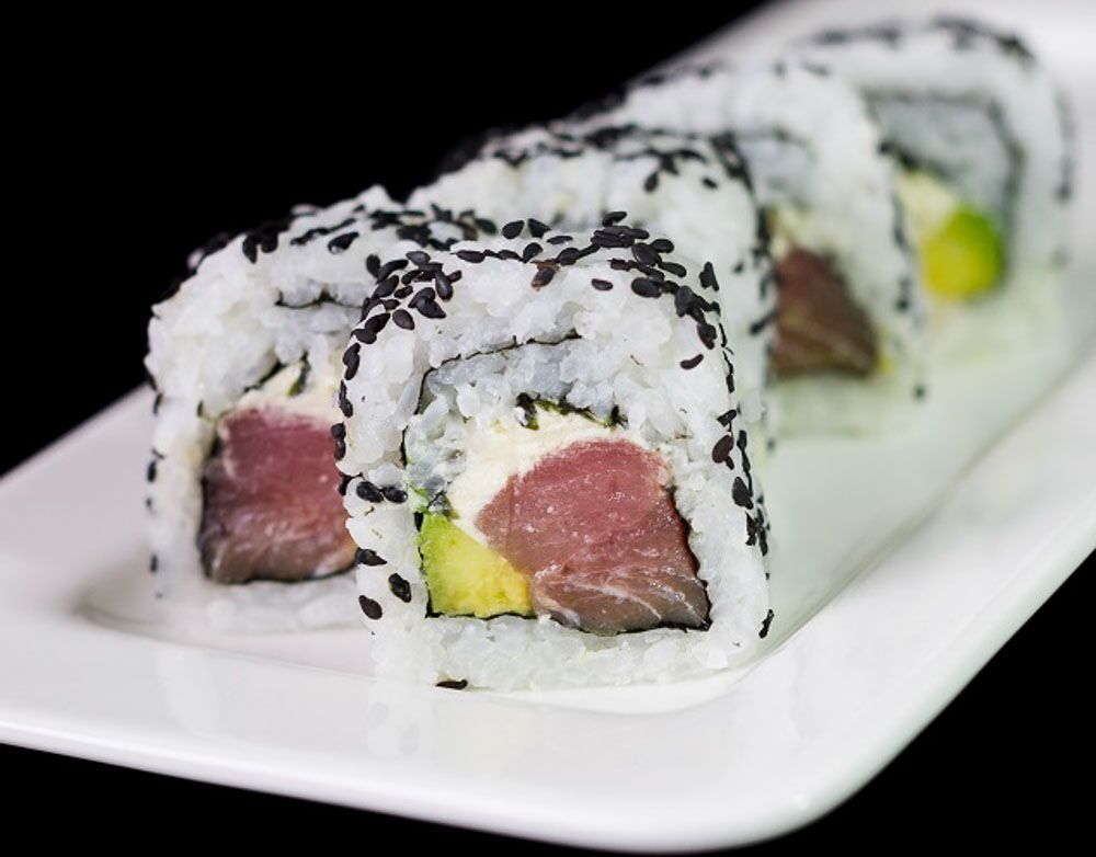 Maguro sushi roll