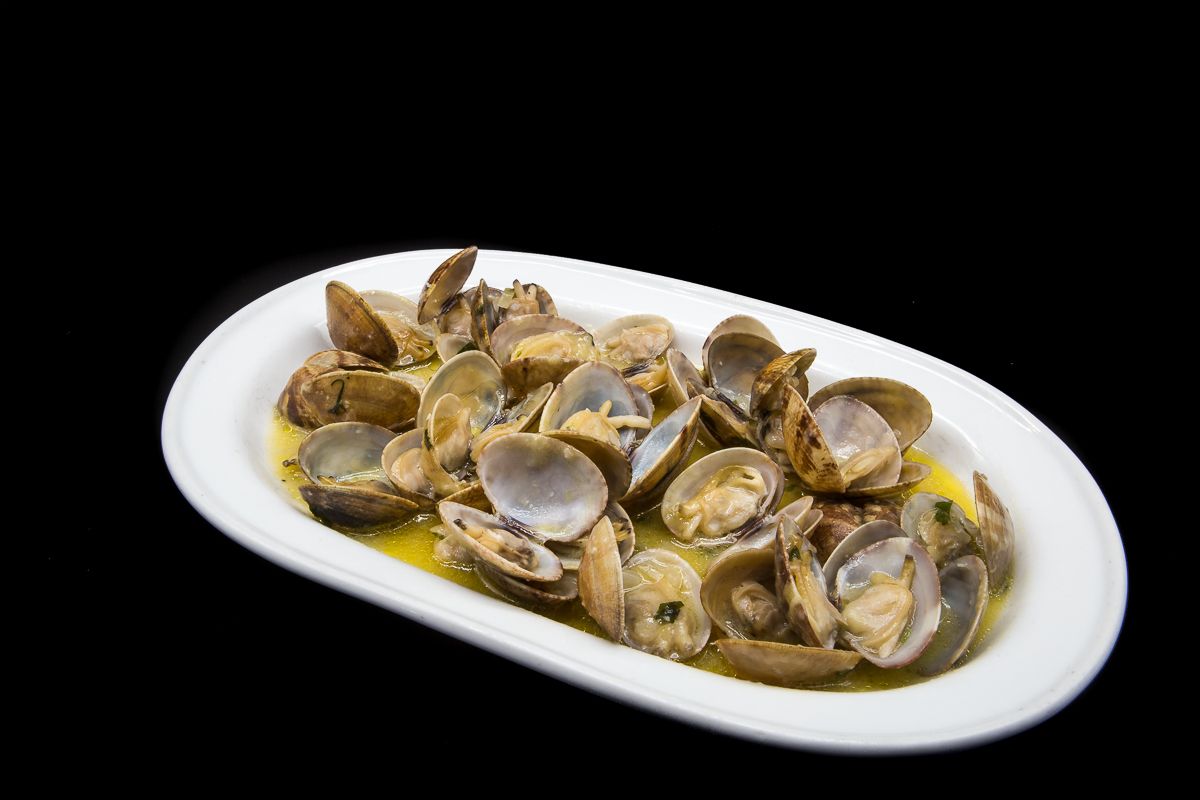 Clams with seafood stew