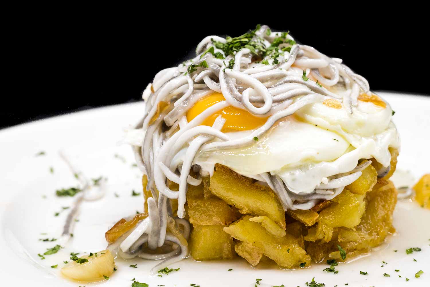 Fried eggs with gulas