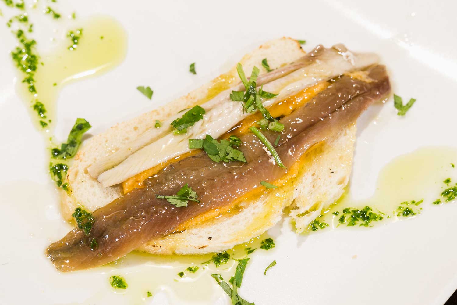 Marriage (Cantabrian red anchovy and white anchovie)
