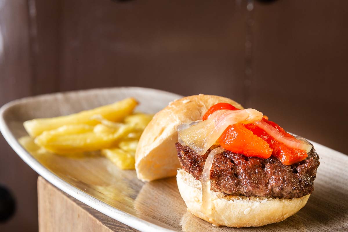 Retinto Veal burger with peppers