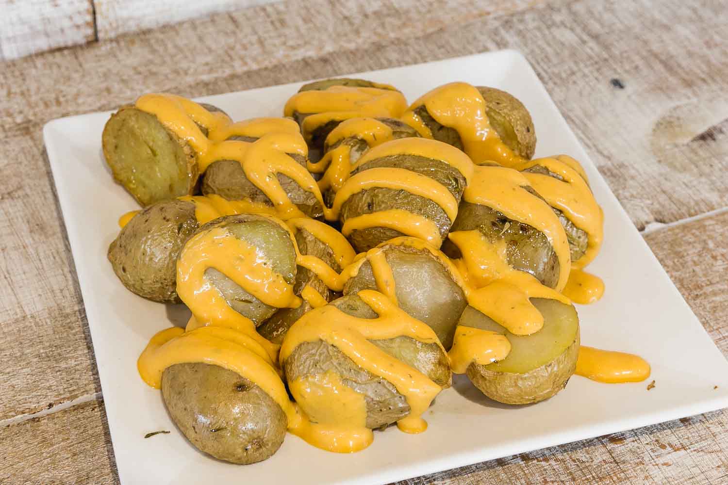 Potato with Argentine sauce, cheese or spicy