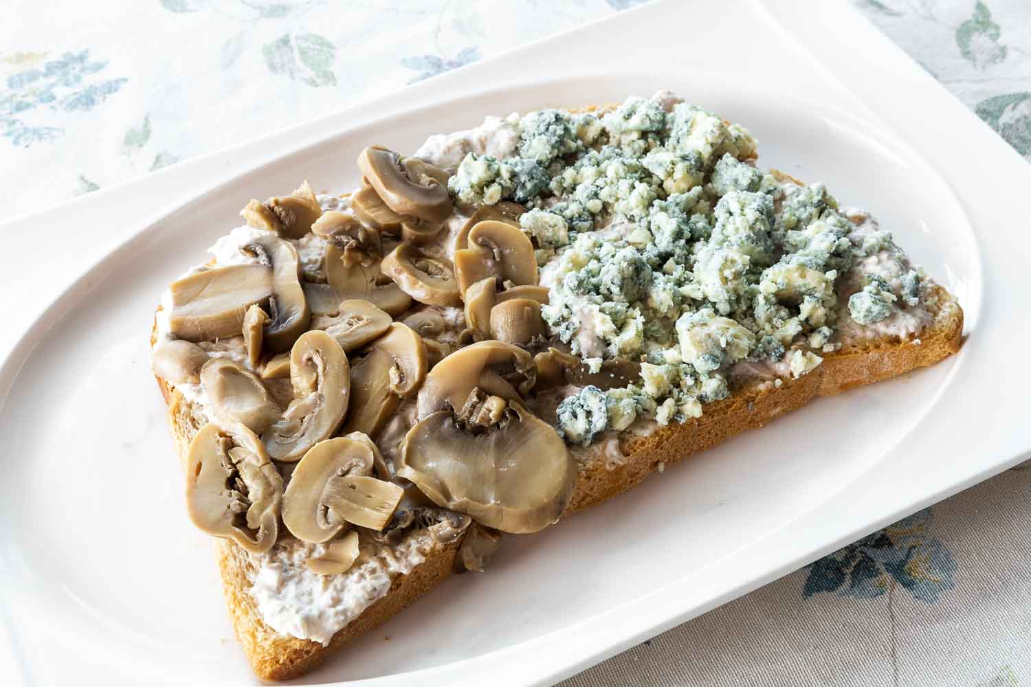 Blue cheese and mushrooms