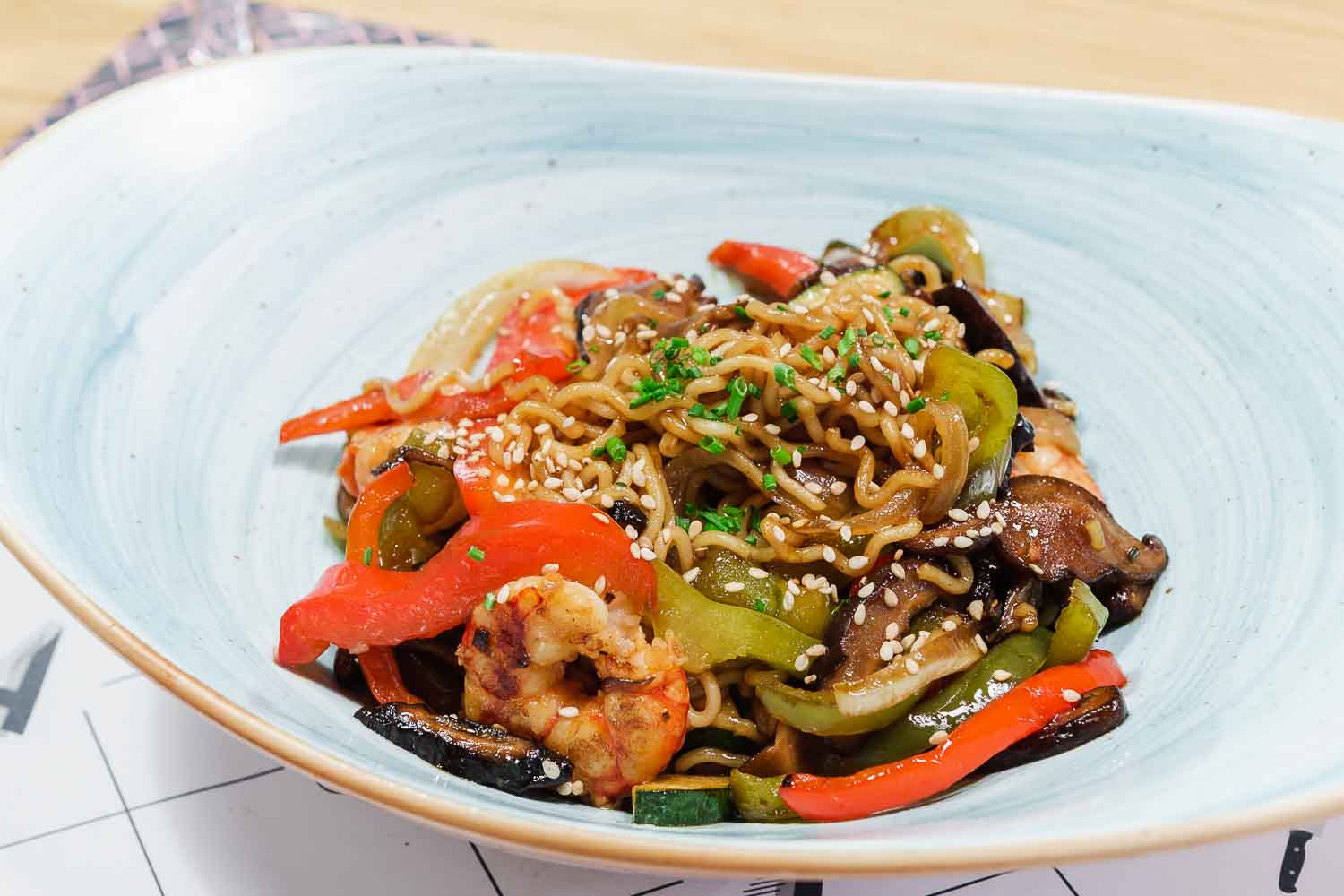 Noodles with vegetables and oyster sauce
