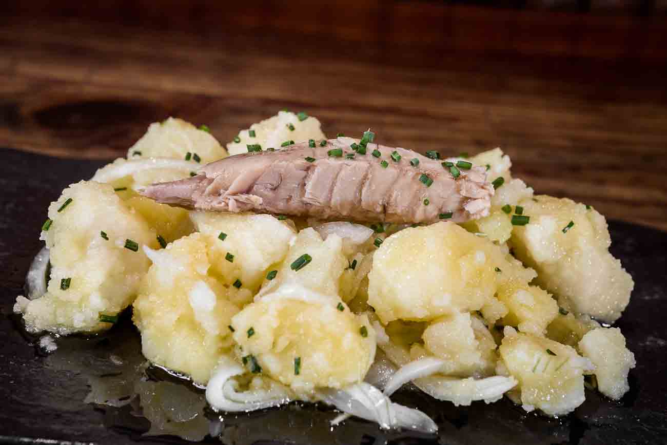 Potatoes seasoned with melva