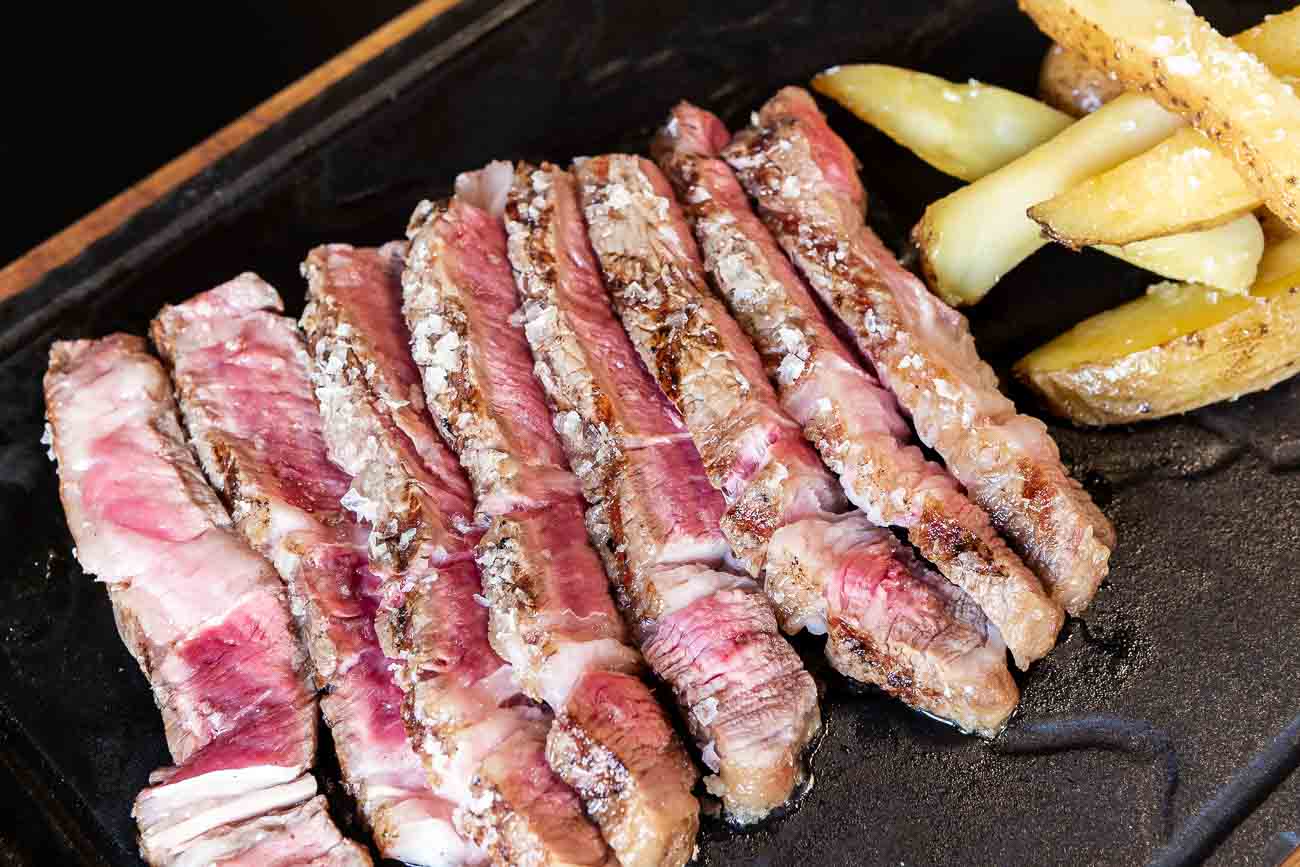 Steak de boeuf grillé