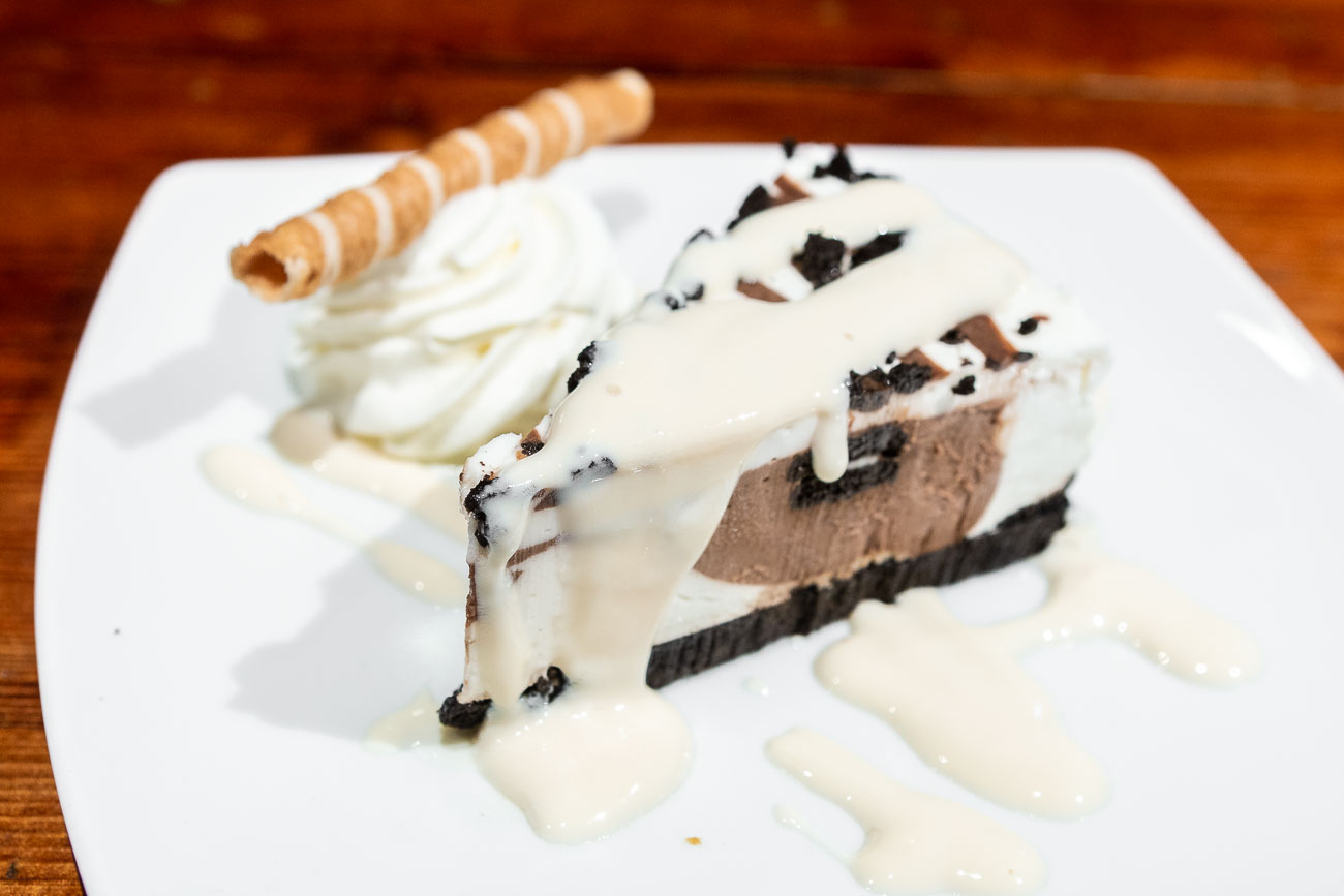 White chocolate & oreo cake