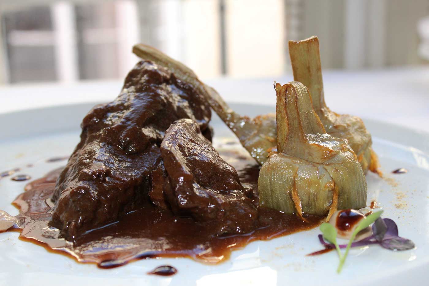Beef cheeks with Licorice and artichokes