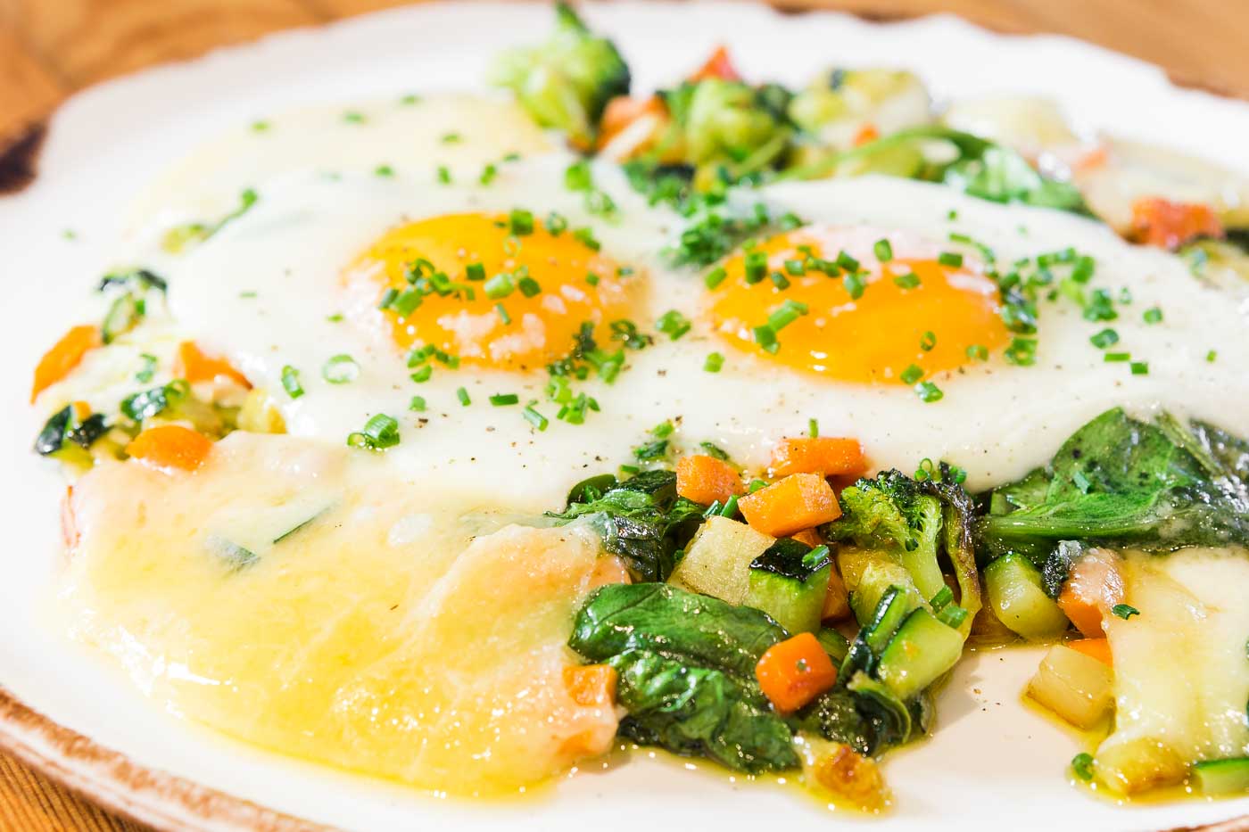 Egg with cheese and vegetables