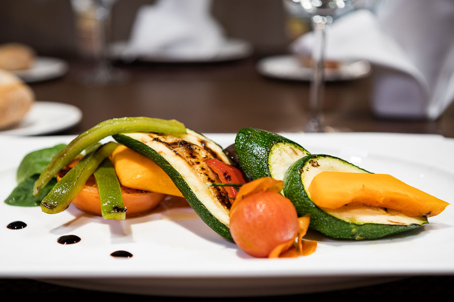 Grilled vegetables with flavored oil