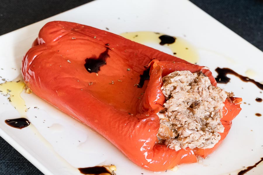 Tuna with roasted peppers