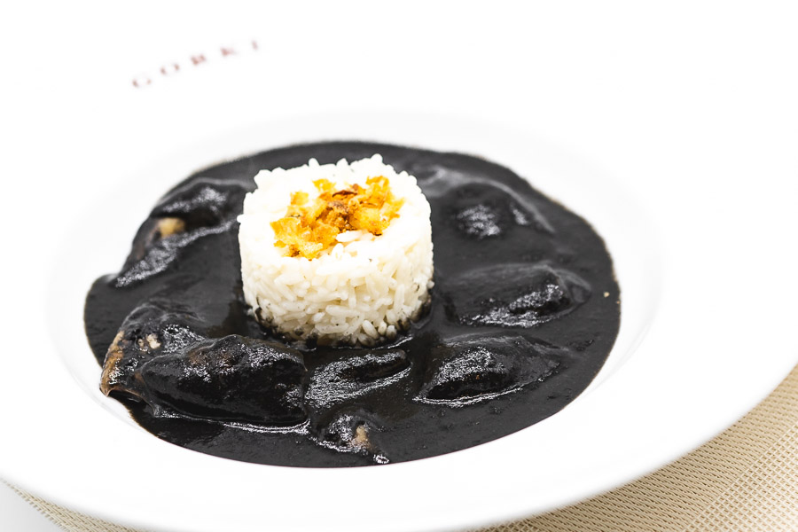 Baby squid in its ink with white rice