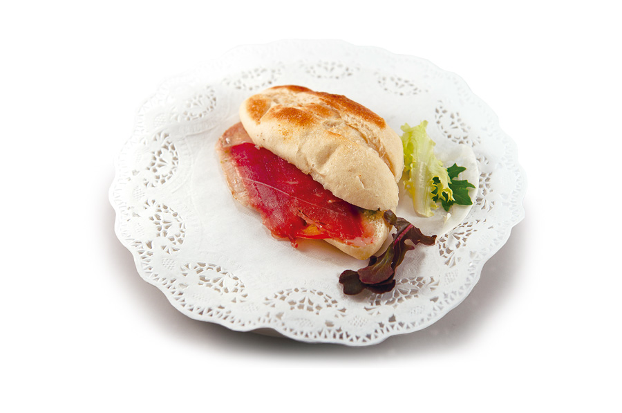 Grilled pork fillet sandwich with serrano ham