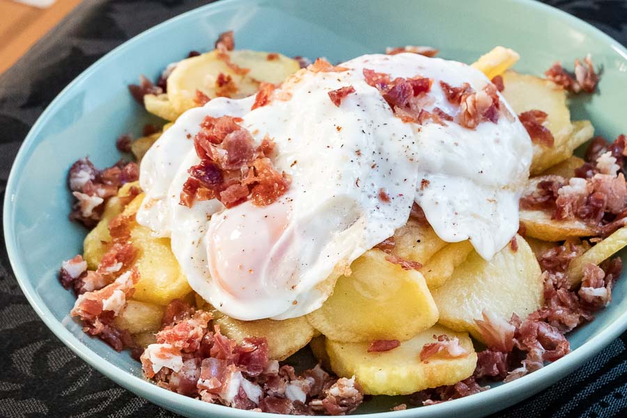 Fried Eggs with Potatoes and Iberian Ham