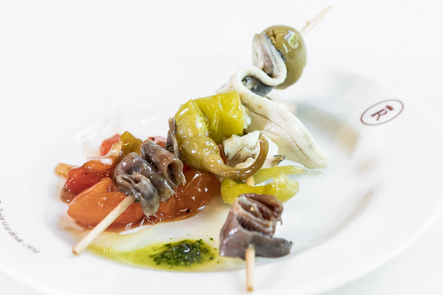 Cocktail spears with cantabrian and marinated anchovies