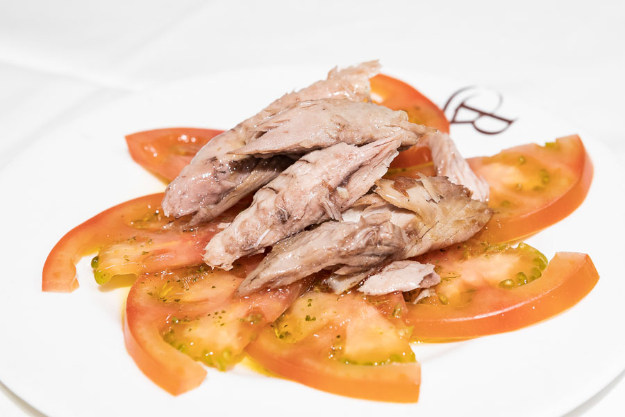 Tomato salad with frigate mackerel from Tarifa
