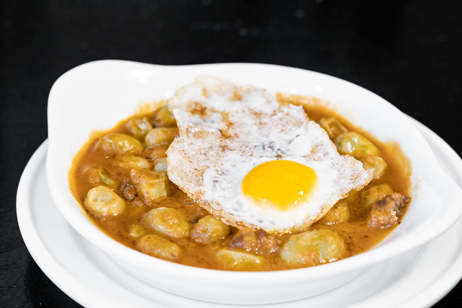 Beans with ham and quail egg