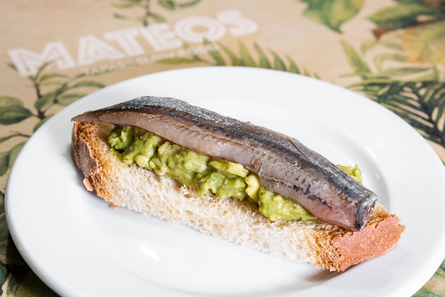 Toast with Sardines and guacamole