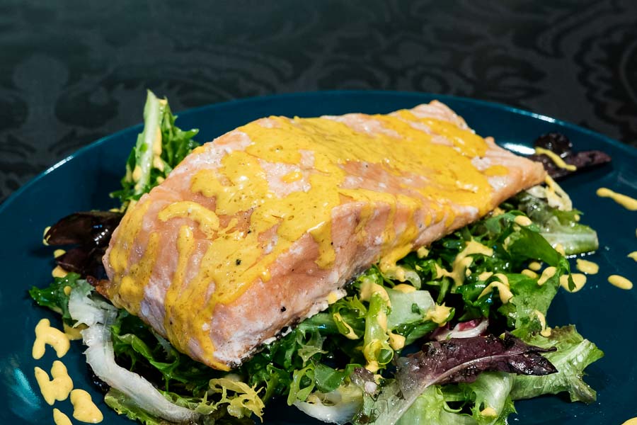 Baked Salmon with Green Leaves and Yellow Curry