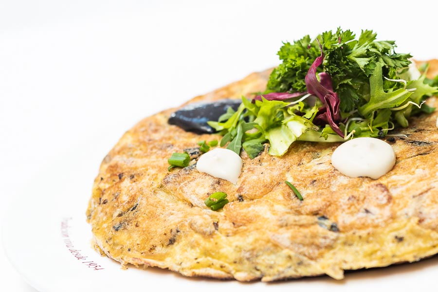 Spanish omelette with mushrooms and truffle