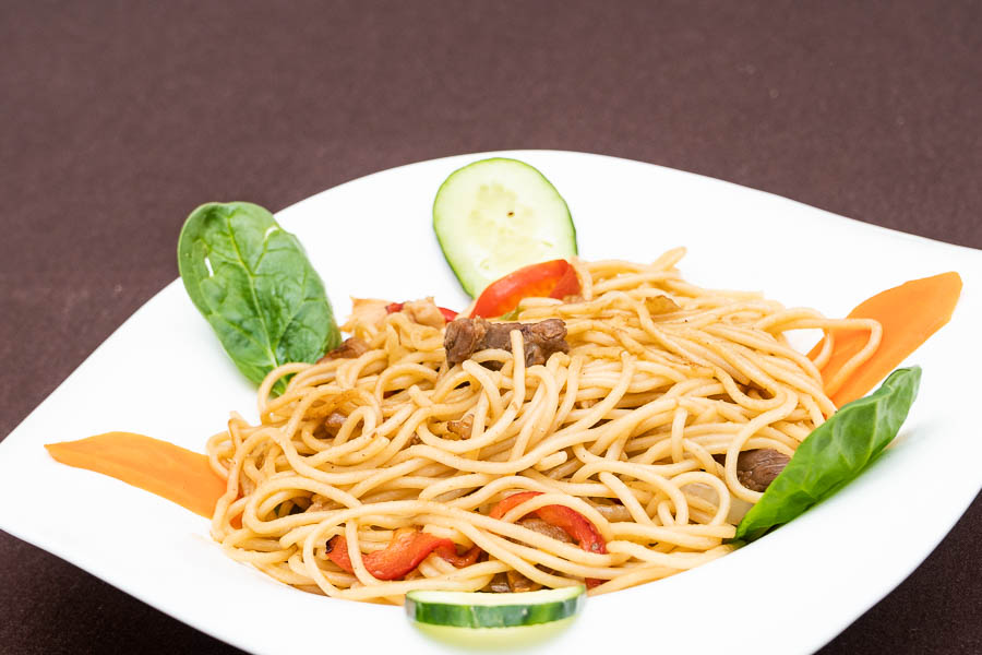 Spaghetti with veal, chicken and soy sauce