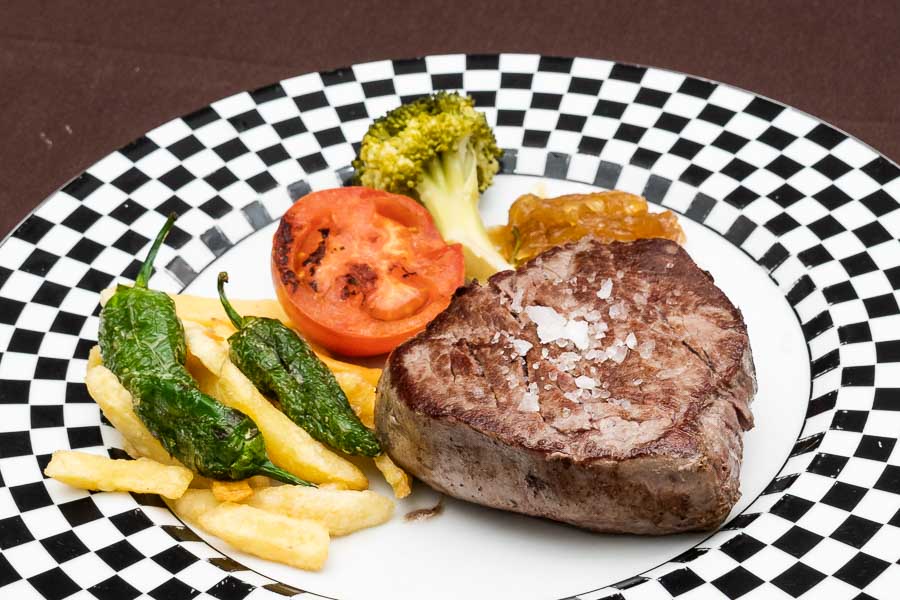 Sirloin steak of ox (your taste) with french fries