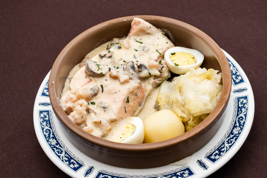 Salmon with mushrooms and shrimps