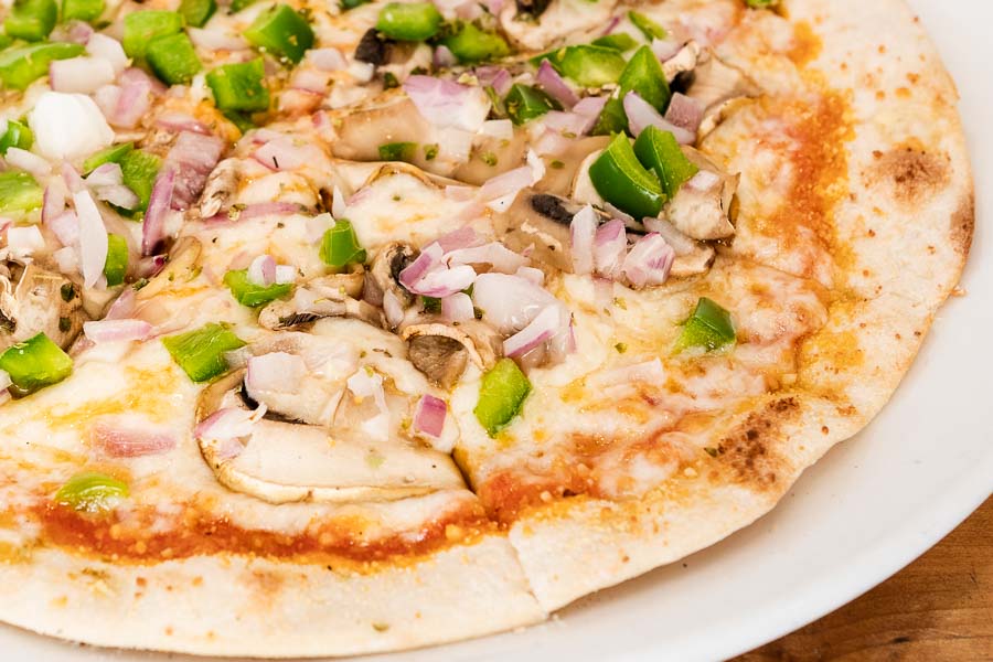 Spring pizza: Green Pepper, fresh onion and fresh mushroom