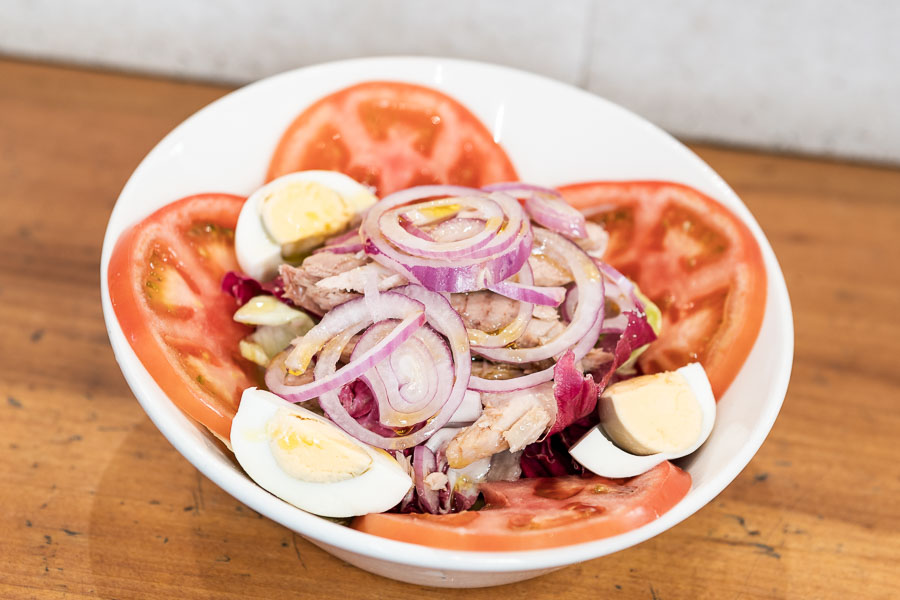 Mixed salad with Tomato, lettuce, egg, onion, tuna