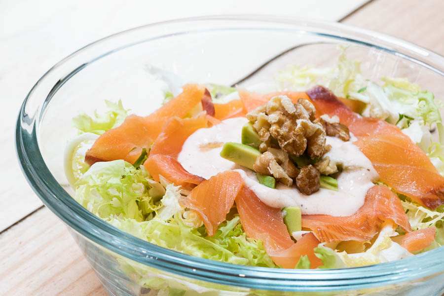 Salad with salmon, avocado, yogurt and walnuts