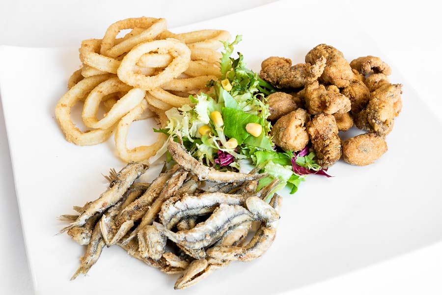 Assortment of Fried fish (2 people)