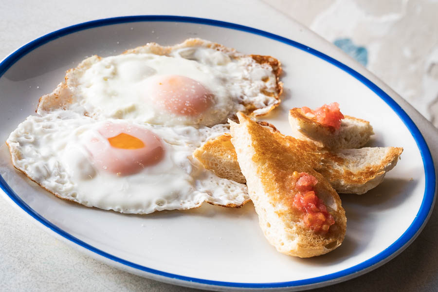 Toast with tomato and fried eggs