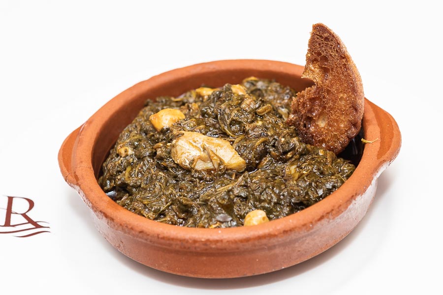 Spinach with cod flakes