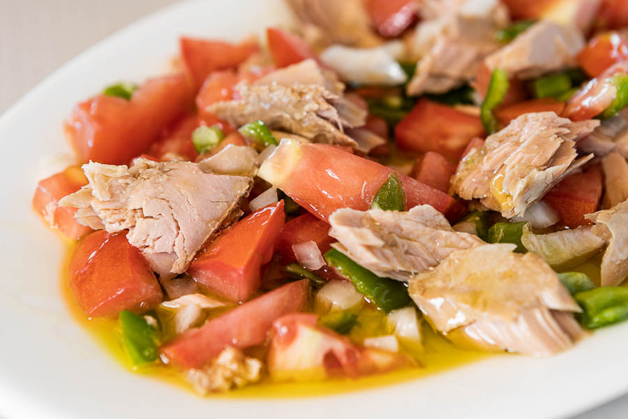 Finely chopped vegetables with tuna