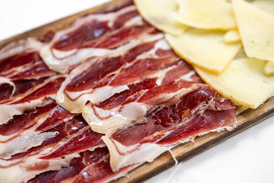 Ibérico accorn-fed ham & manchego platter, crystal bread & tomato