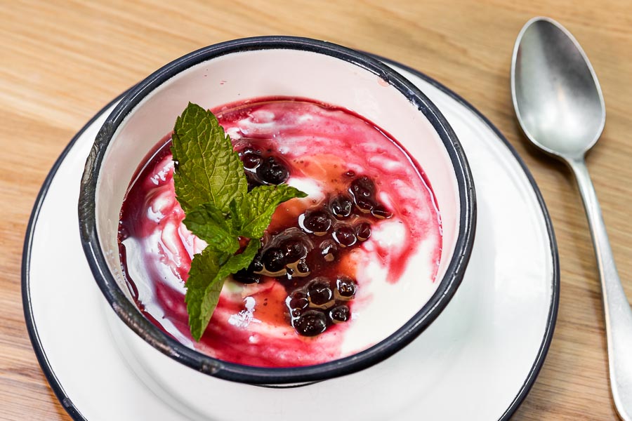 Yogurt with red berries & crunchy quinoa