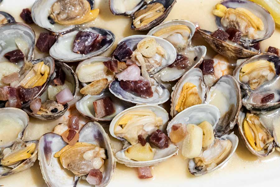 Muscheln mit Meeresfrüchte Sauce