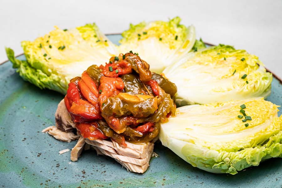 lettuce head from Tudela with white tuna and peppers
