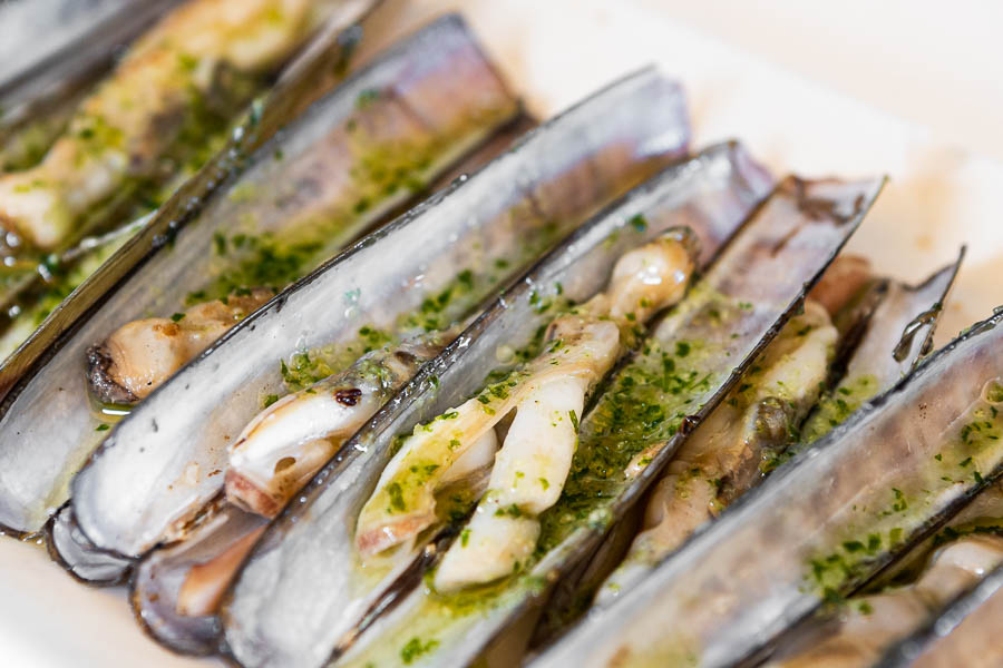 Razor clams with garlic and parsley