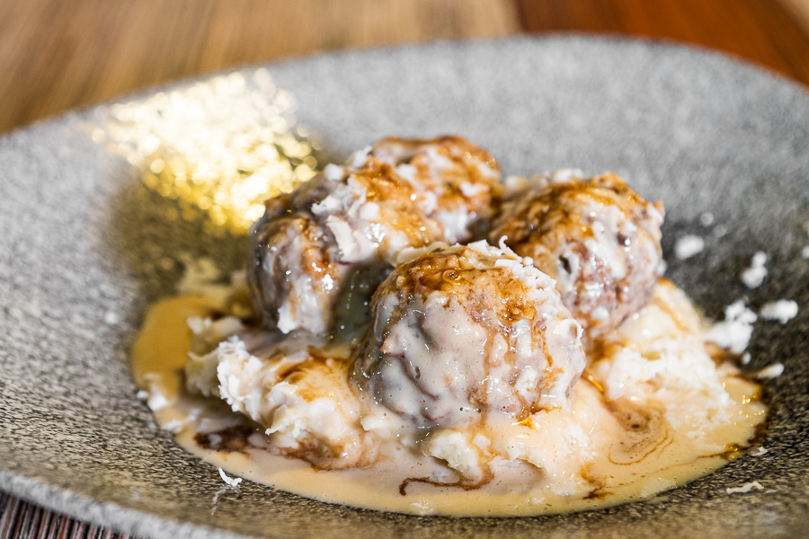 Iberian pork meatballs with wine sauce, goat cheese and mashed potatoes