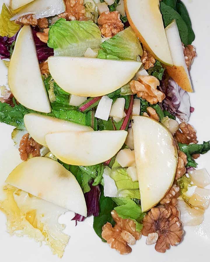 Pear salad with lettuce, parmesan Cheese, nuts 
