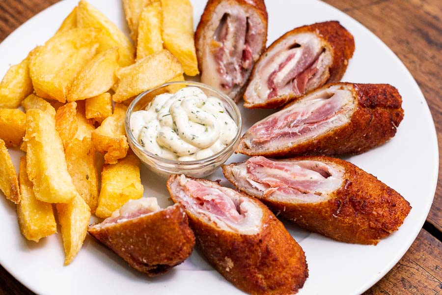 Flamenquin pork (Roll of cheese and ham)