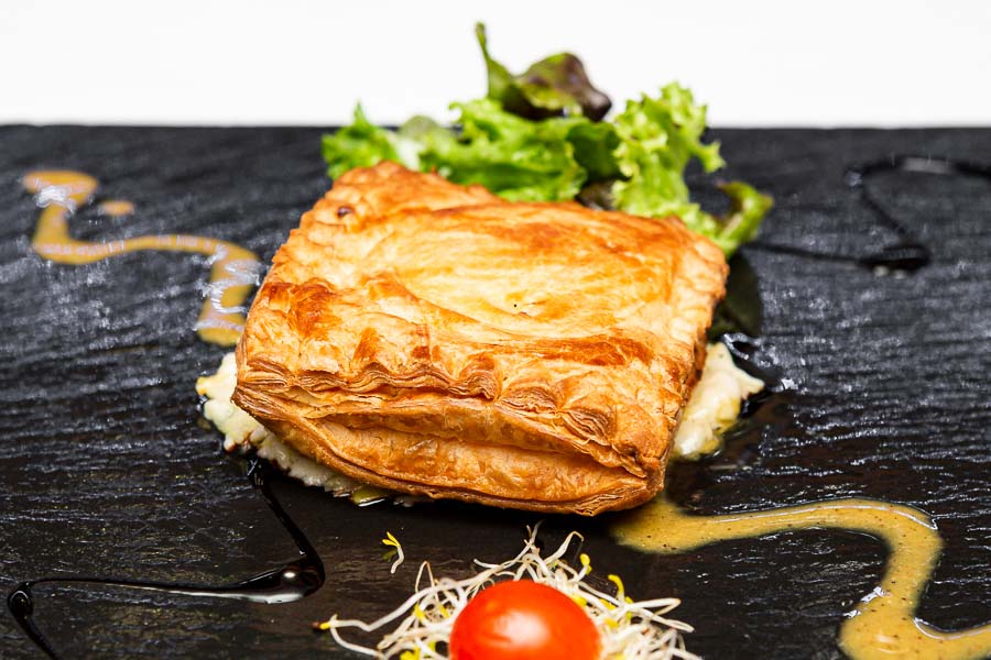 Puff pastry with leek sauce