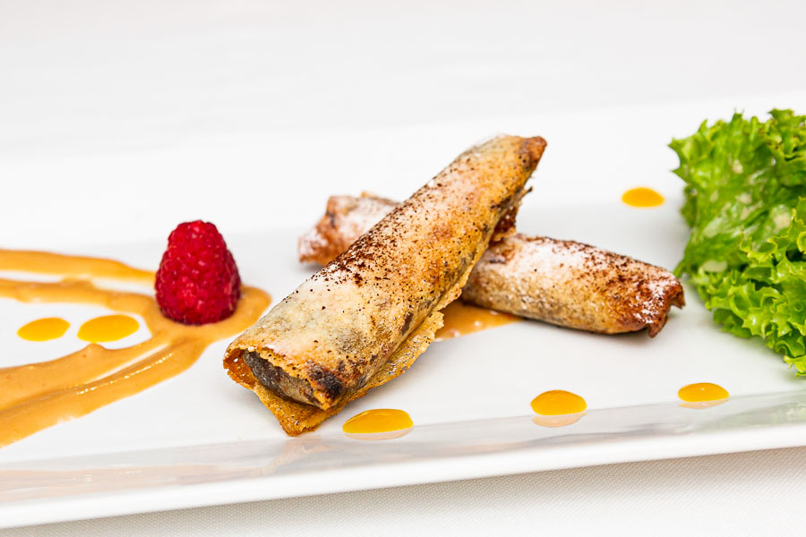 Crispy pastilla with duck and peanuts sauce