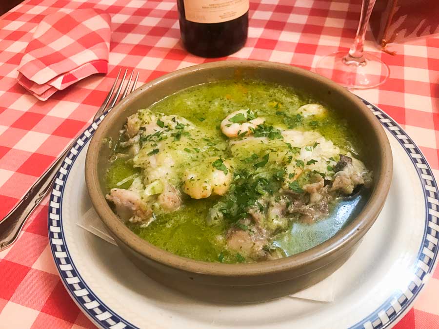 Hake belly in green sauce
