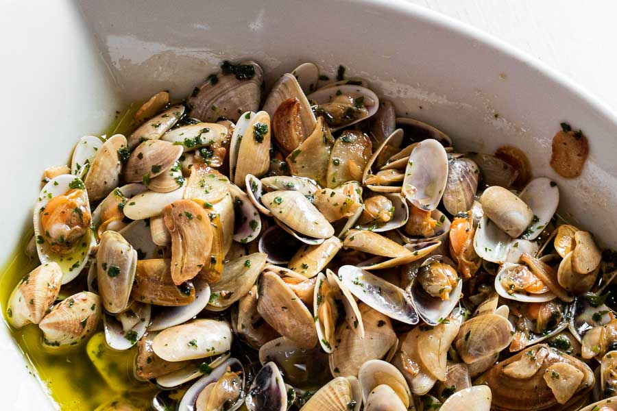 Wedge clams with garlic