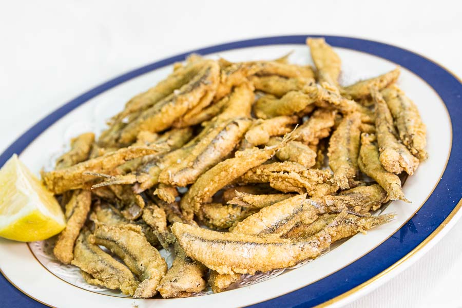 Fried or grilled anchovies