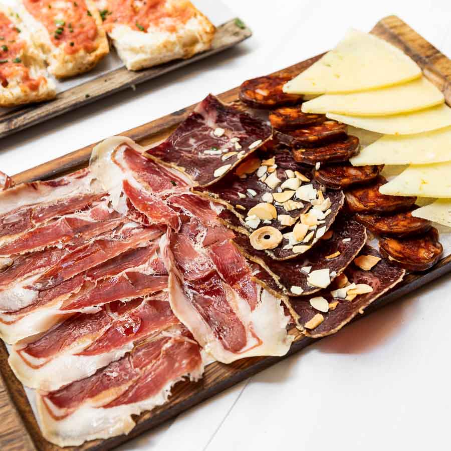 Ibérico platter: acorn-fed ham, sausage, smoky beef meat, manchego cheese, crystal bread & tomato