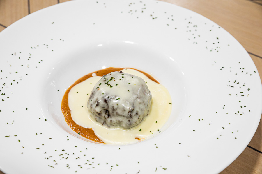 Meatball with Iberian sauce covered with soft cheese
