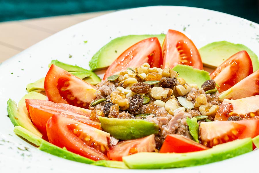Avocados, tomatoes, tuna, raisins, walnuts and a touch of honey